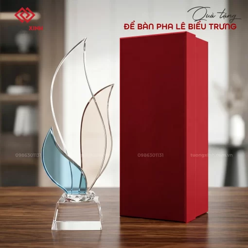 Biểu trưng pha lê, kỷ niệm chương pha lê, quà tặng khách hàng sang trọng ý nghĩa BTQ49